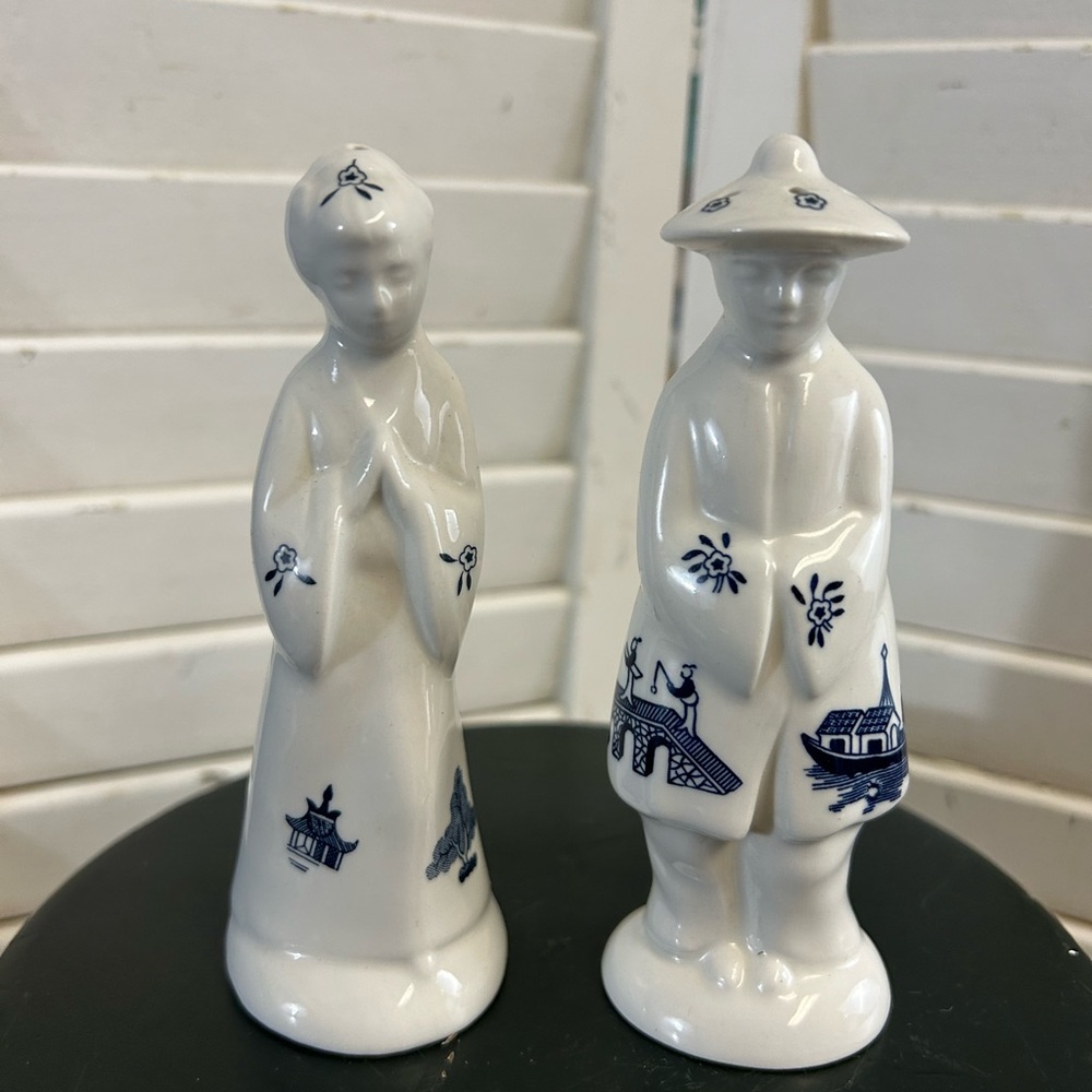 Vintage Blue Willow Made in England Figural Man and Woman Salt & Pepper Shakers